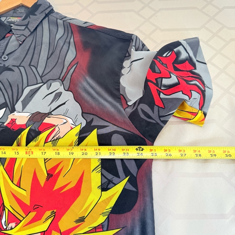 2001 Dragon Ball Z AOP short-sleeve button-up shirt Super Saiyan Goku L Flawed - Picture 4 of 8